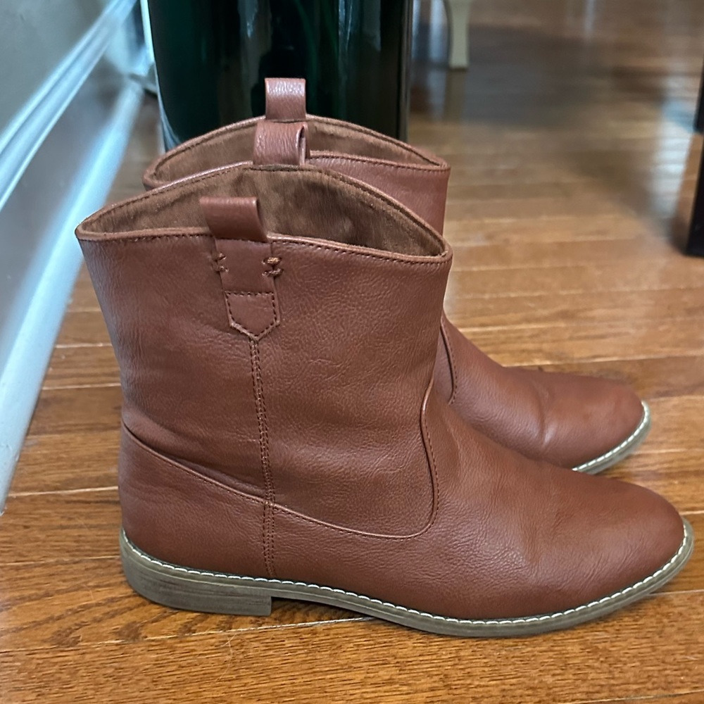 Old Navy Chestnut Booties